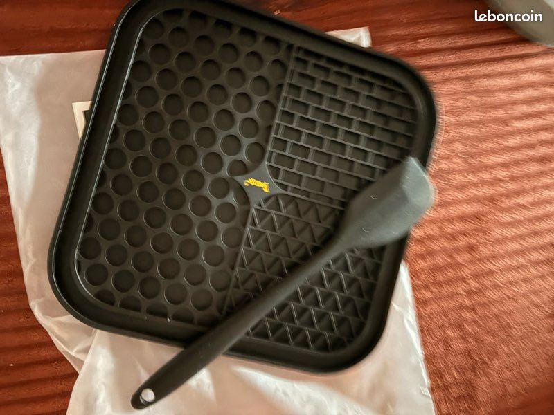 Tapis de léchage anti-stress pour chien avec spatule – Purlov (image 1)