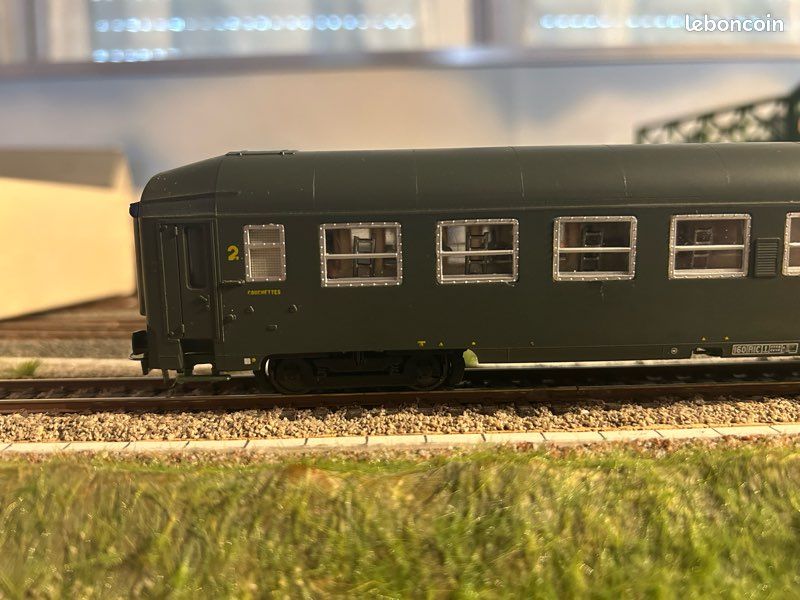 Voiture OCEM 2ème Classe EUROPOLITRAINS - Échelle HO - Époque 4 - SNCF