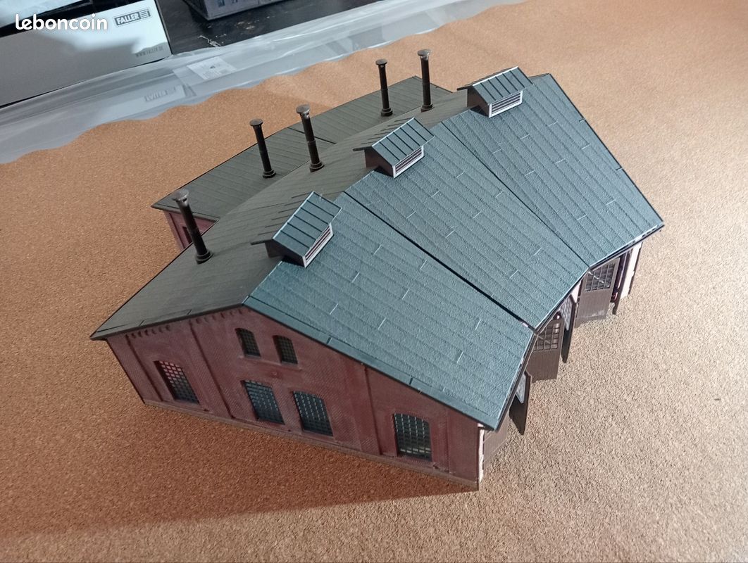 Maquette Kibri HO – Hangar à Locomotive 9350 – À Monter – Train électrique