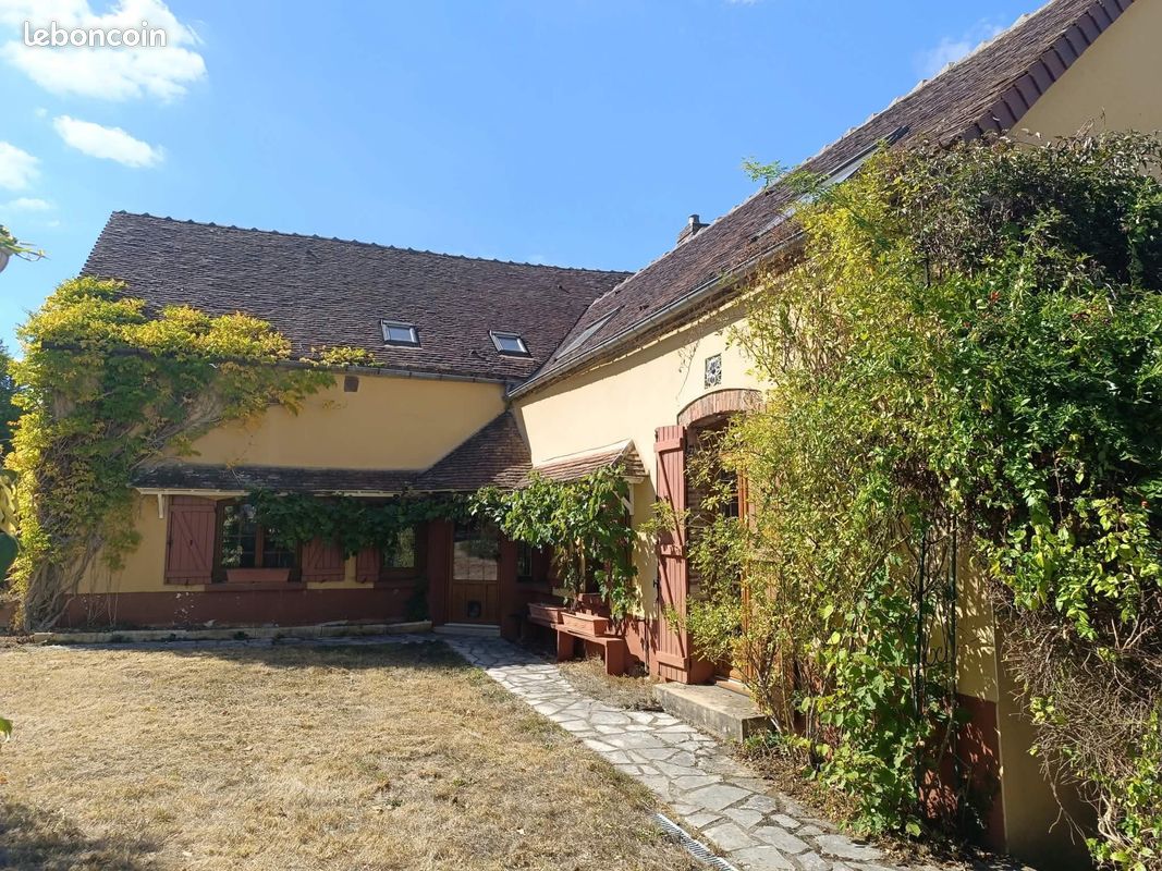 Maison 7 pièces 230 m² · aux Vallées de la Vanne · 230 m² · 252 000 €