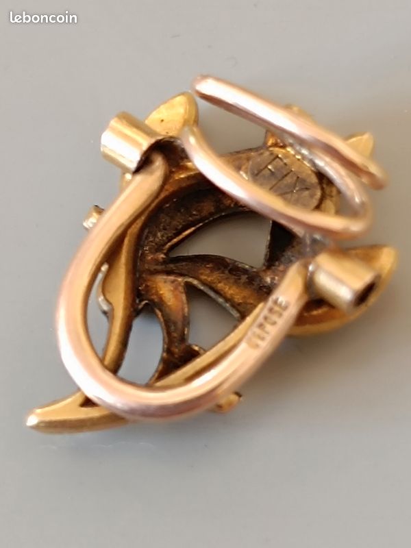 Broche Fine Plaqué Or Vintage - Modèle Ajouré élégant Et Discret, Référence 2290, Occasion En Parfait état