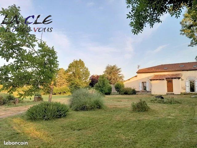 Maison 9 pièces 177 m² - Le Busseau 79240 (image principale 0)