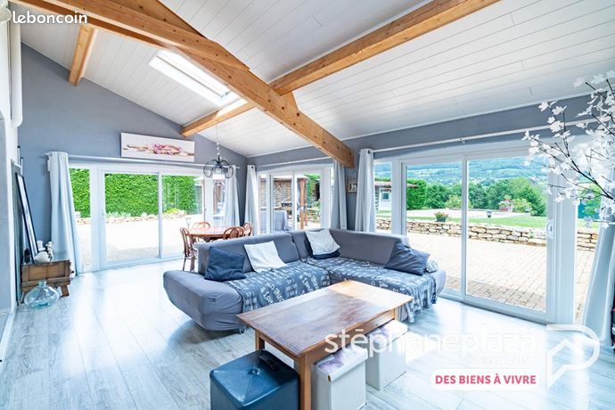 Maison 7 pièces 251 m²