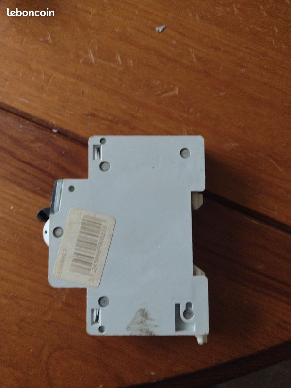 Disjoncteur C32 LEGRAND (image 2)