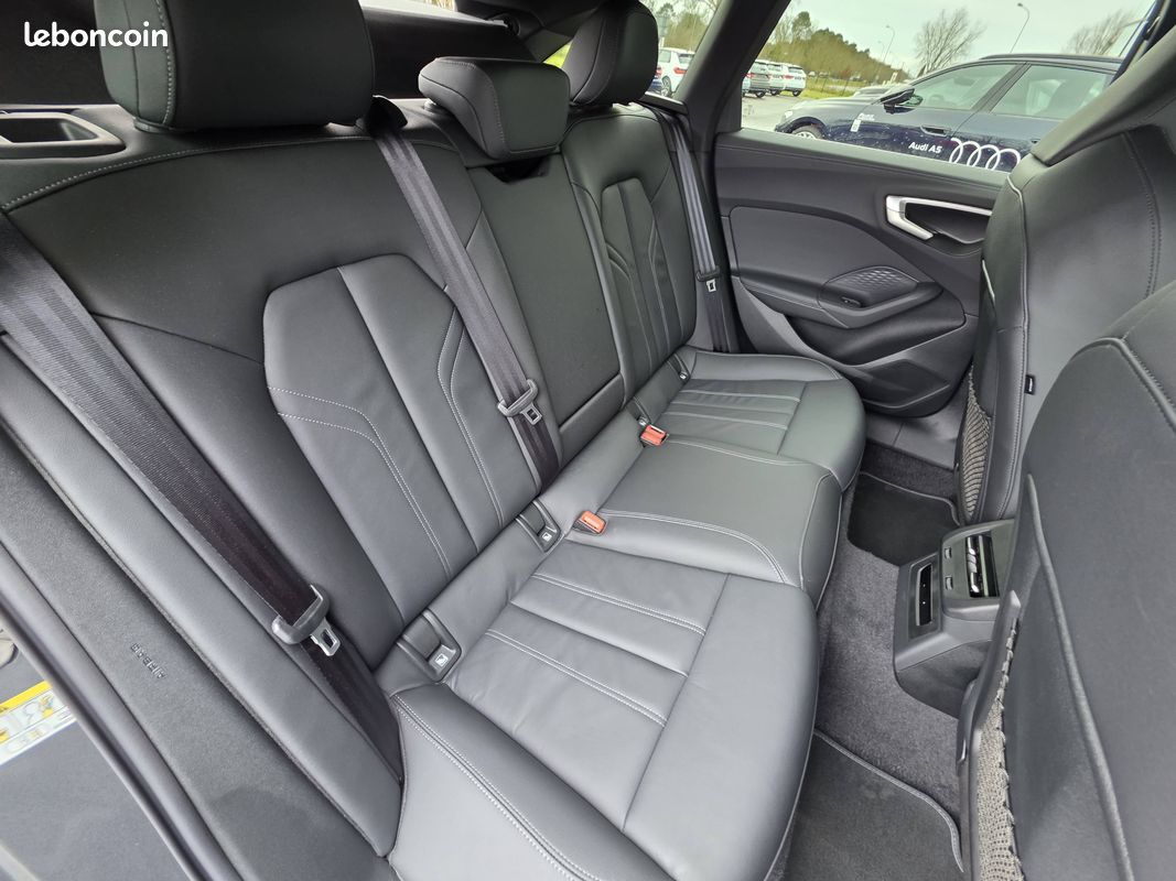 AUDI A5 Avant TDI Hybride 204 ch S tronic 7 S line (image 17)