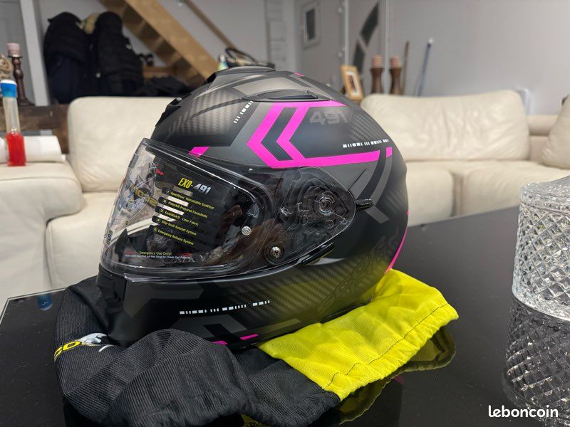 Casque de moto femme SCORPION EXO avec gants FURYGAN Équipement moto