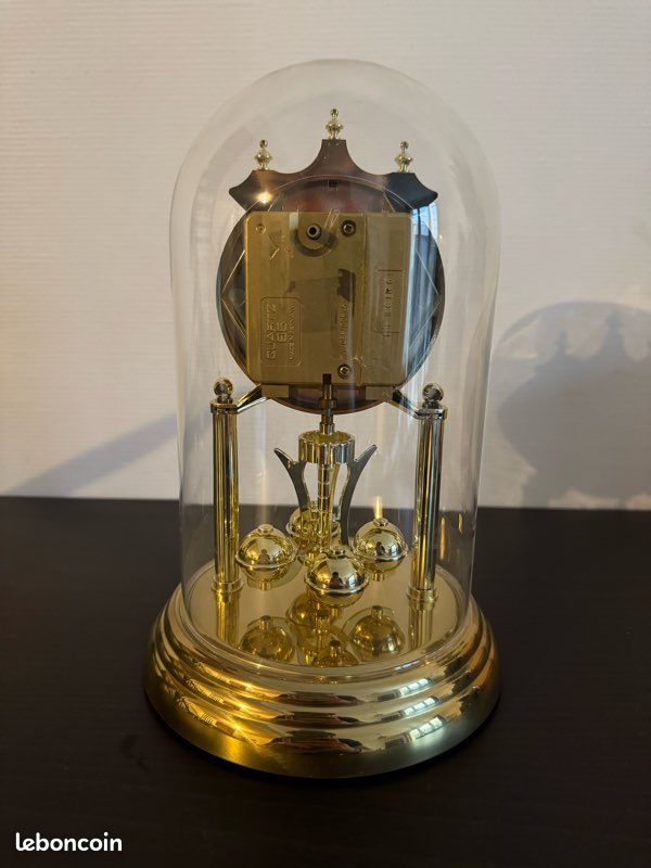 Horloge à pendule tournant sous cloche en verre – style vintage (image 2)