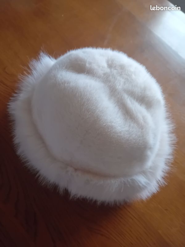 Super promo Nouveaute Chapeau en fausse fourrure pour femmes noir ou blanc neufs (image 1)