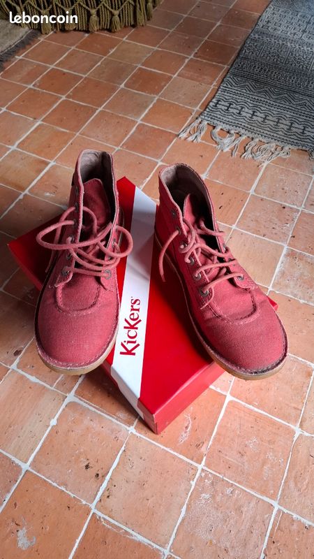 Baskets Rouges Pour Femme - Taille 40 - Neuf Avec Emballage - Style Sportif