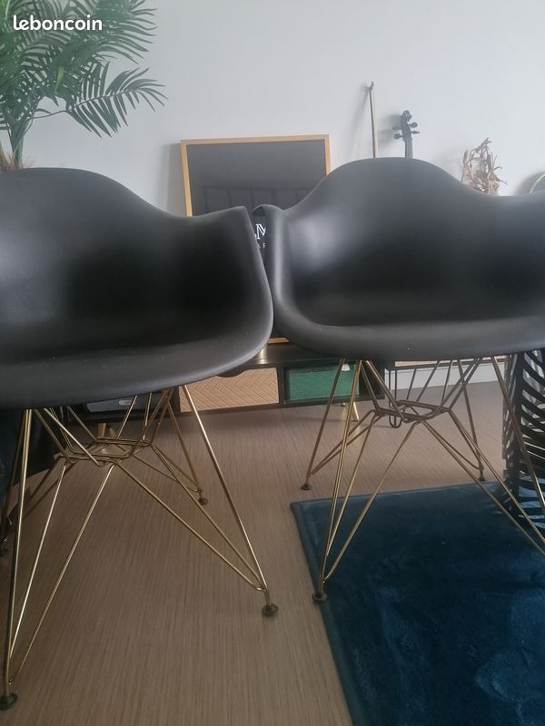 Lot de 2 chaises noires et dorées avec accoudoir (image 3)