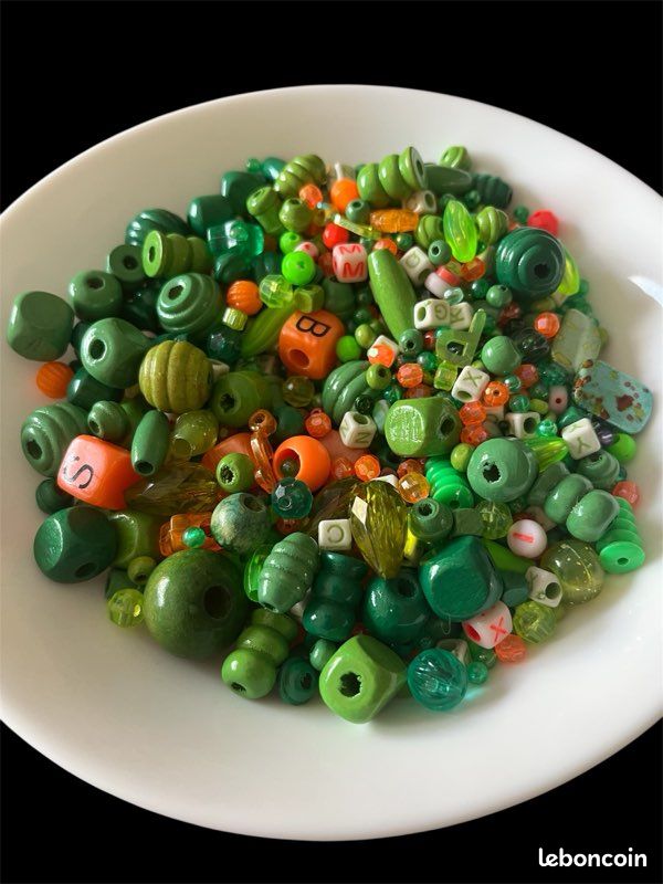 Perles vertes et oranges (image 1)
