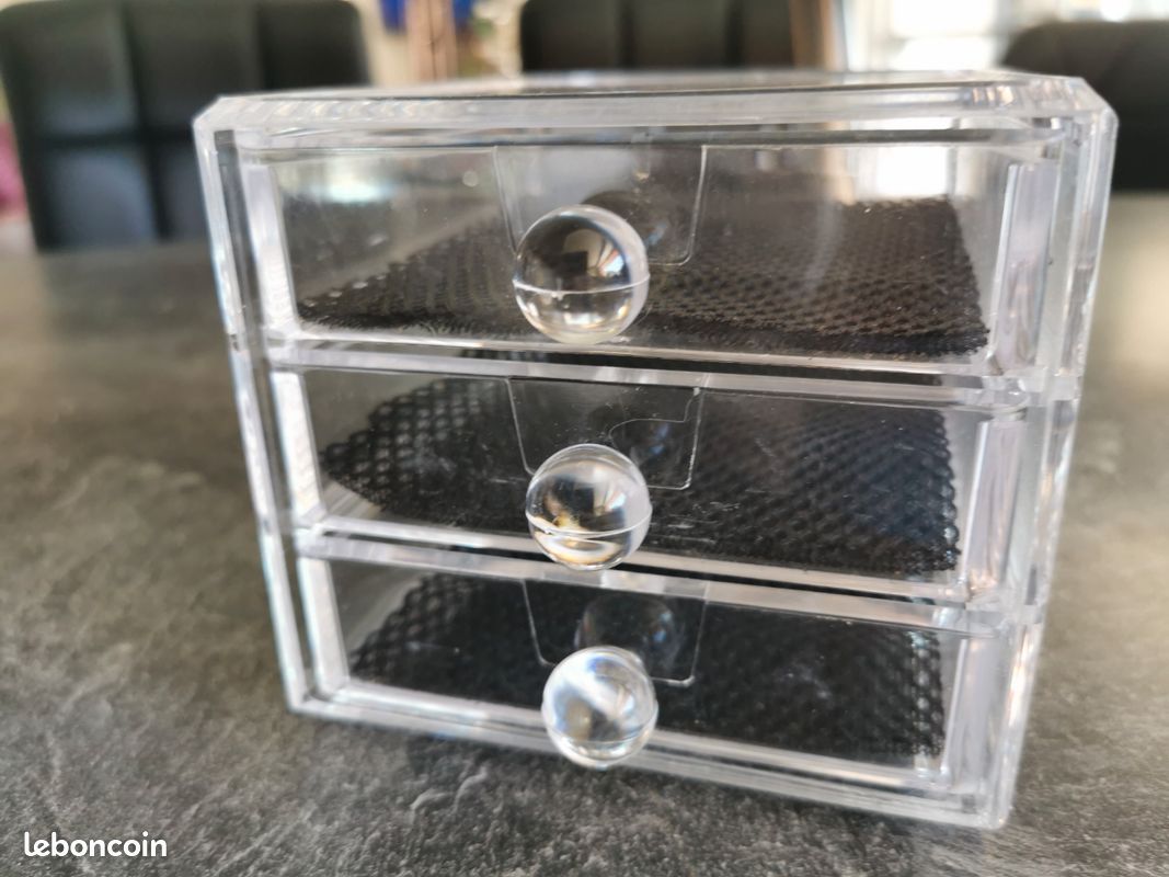Petite boîte de rangement pour salle de bain (image 1)