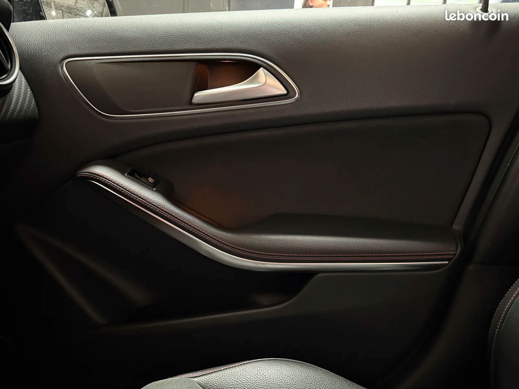 Mercedes-Benz CLASSE A 180D 110CH Fascination Pack AMG (image 36)