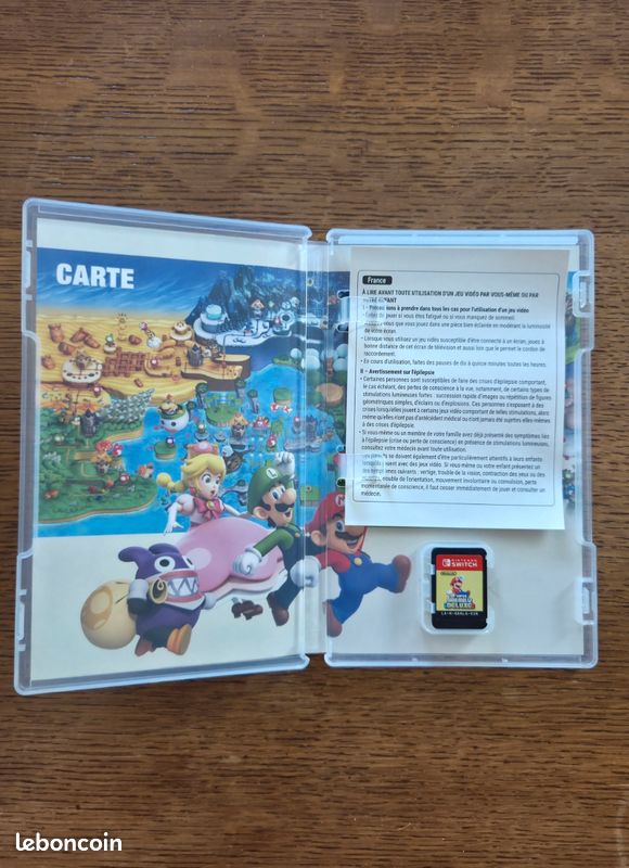 Lot Nintendo Switch avec joycons, housse et protection Zelda, dock, jeu et cables (image 7)