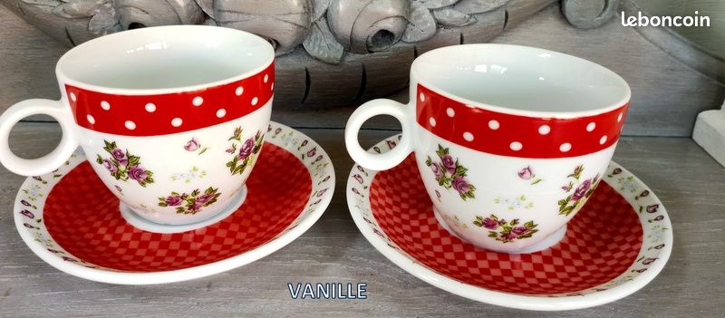 Ensemble tasses soucoupes et théière fleurs roses et pois rouge et blanc La Vida V60 (image 2)