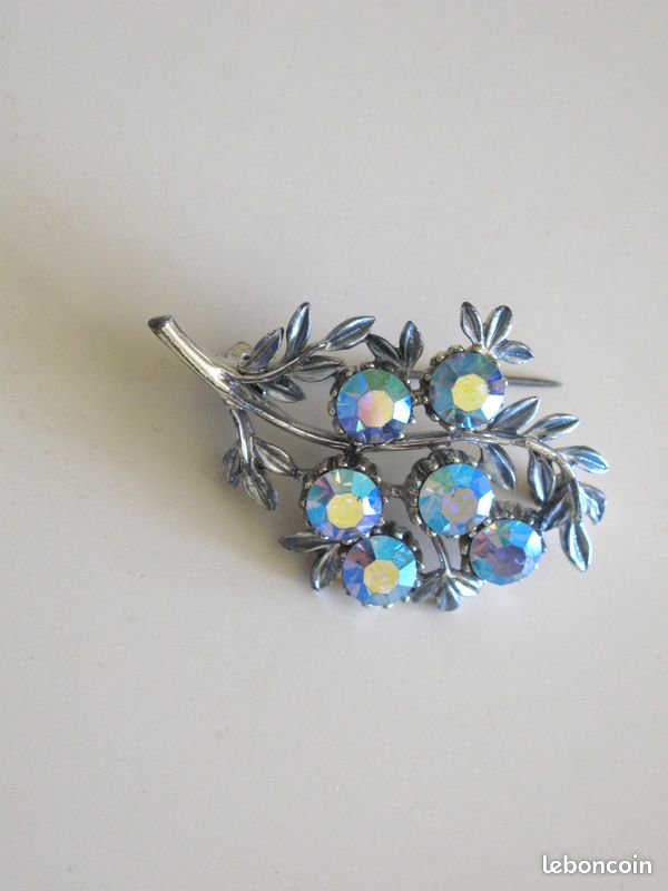 Hasnsofie Femme Broche Argent 925 Avec Zircone Cubique En Forme De Fleur Feuille Éépingle Avec Chaîne En Acier Inoxydable Multi-usages Comme Broche Collier Pull Manteau Costume Cadeau Anniversaire