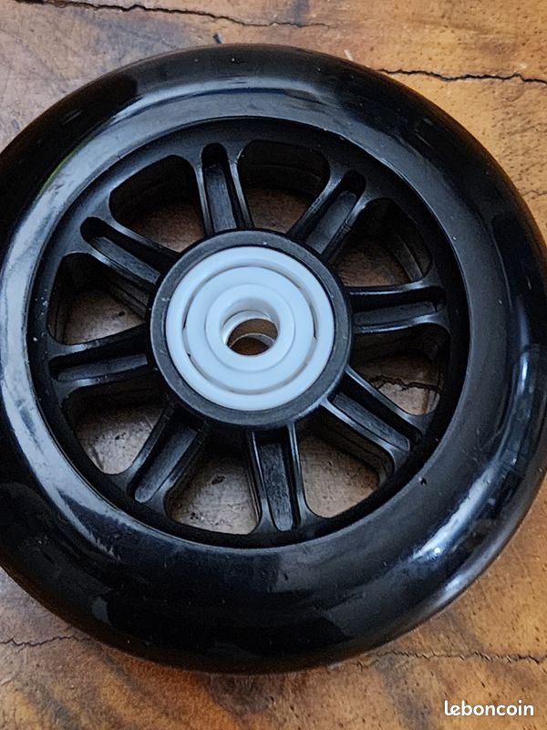 Roue trottinette freestyle neuve 90mm noire gomme 85A, roulement full céramique blancs neufs inclus (image 3)