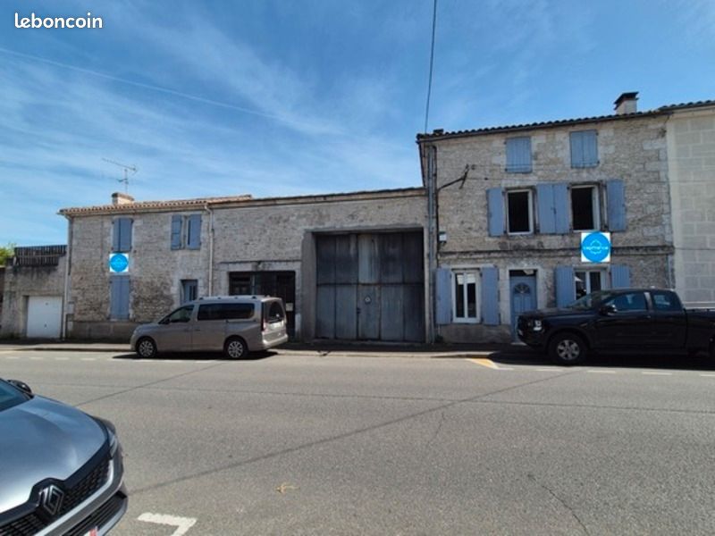 Maison 12 pièces 235 m² · à Angoulême · 235 m² · 263 000 €