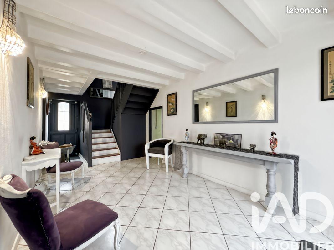 Maison 7 pièces 180 m² · à Champdeuil · 180 m² · 385 000 €
