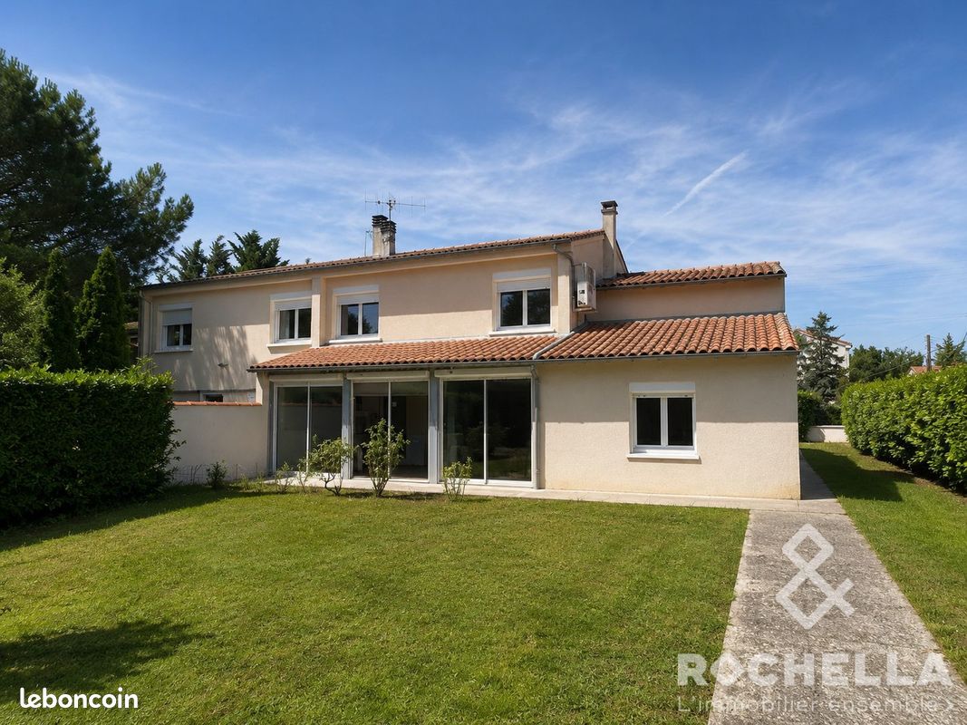 Maison 6 pièces 120 m² · à Saint-Jean-d'Angély · 120 m² · 156 000 €