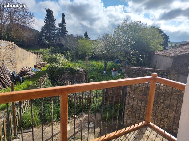 Maison en pierres avec balcon,2 ch à Mouthoumet 11330