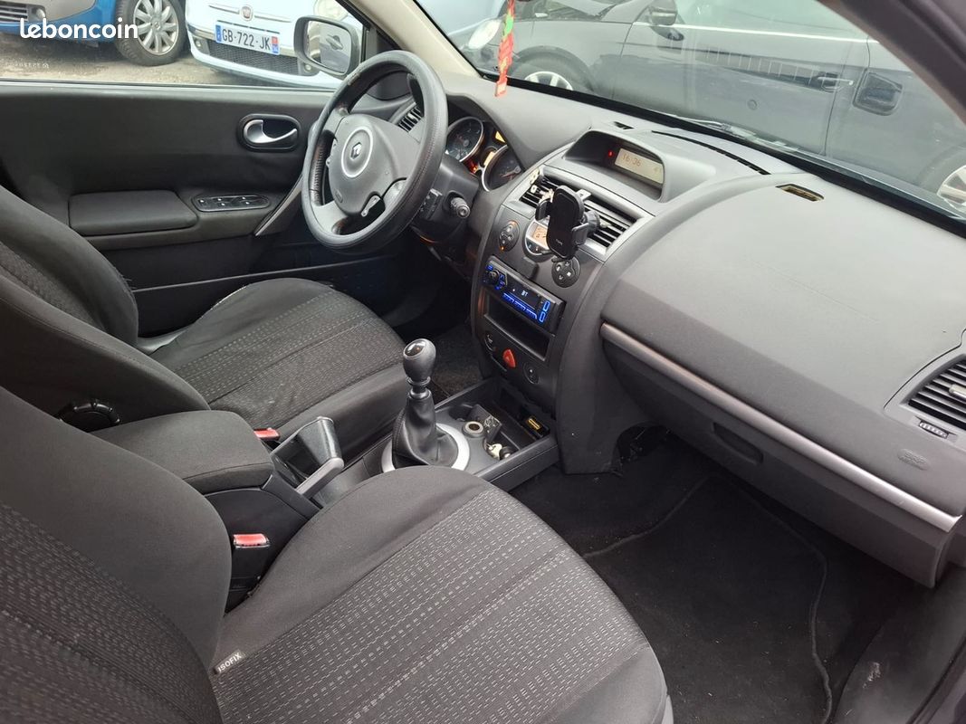 RENAULT Megane II Hatchback 1.5 dCi 106cv - 5 places - CONFORT - (image 3)