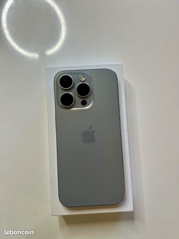 IPhone 15 Pro 128 Go - Neuf, gris métallique, état impeccable (image 1)