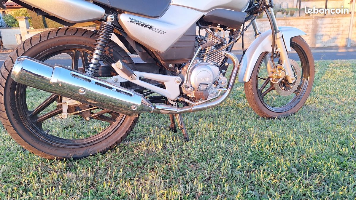 Yamaha YBR 125 - Très bon état - Top case (image 2)