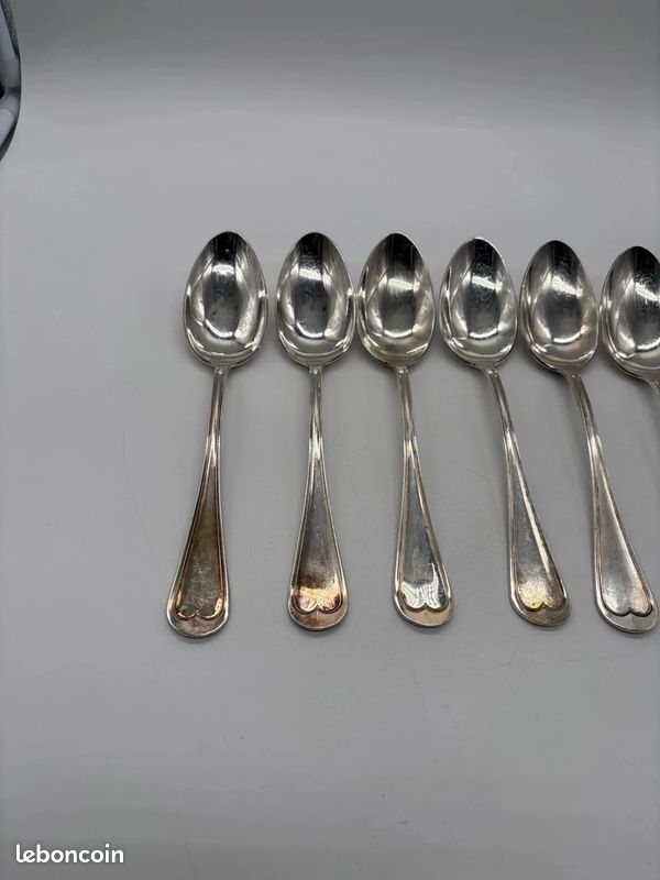 François Frionnet. Ménagère, couverts plaqués argent de style Louis XV. 75 pièces - Le chat rouge