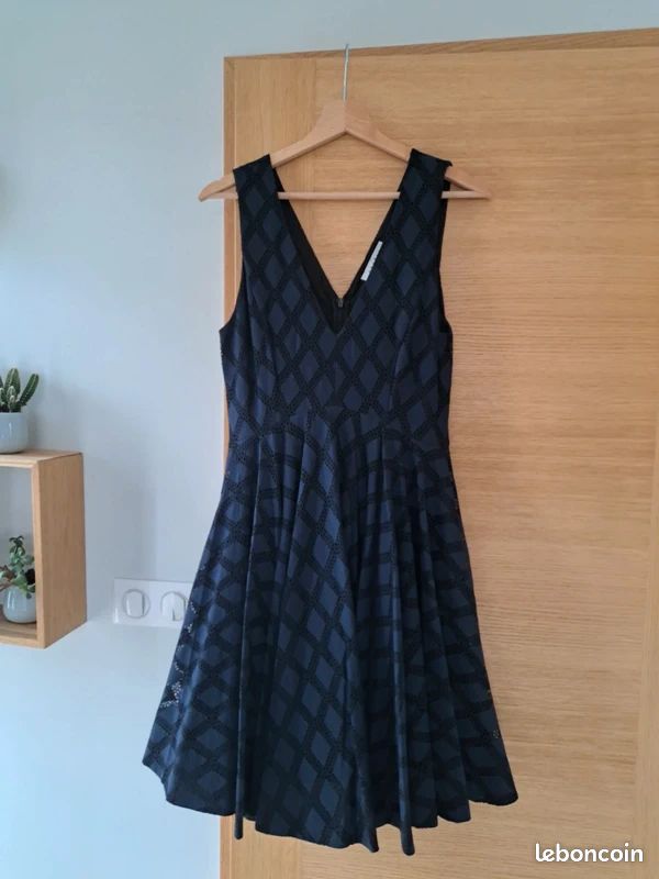 Robe Sandro Mikka En Dentelle Bleue - Taille 2 (FR), Neuve Avec étiquettes, Longueur Environ 90 Cm (35,5")