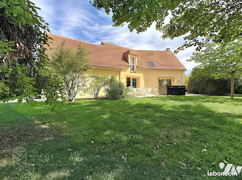 Maison 6 pièces 179 m² · à Éterville · 179 m² · 549 900 €
