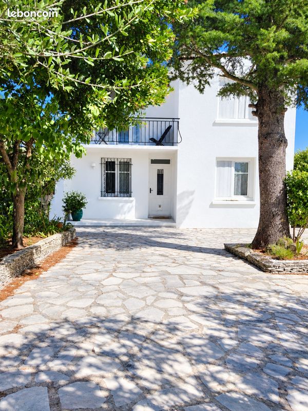 Maison 6 pièces 141 m² · à Saint-Julien-les-Rosiers · 141 m² · 260 000 €