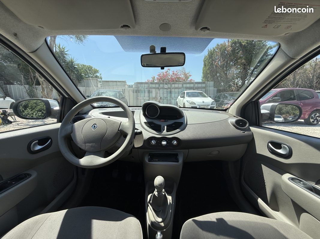 Renault twingo ii 1.2 75 authentique 2010 (image 11)