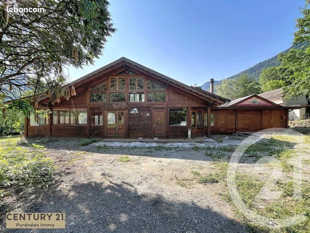 Maison 9 pièces 303 m² · à Arlos · 303 m² · 175 000 €