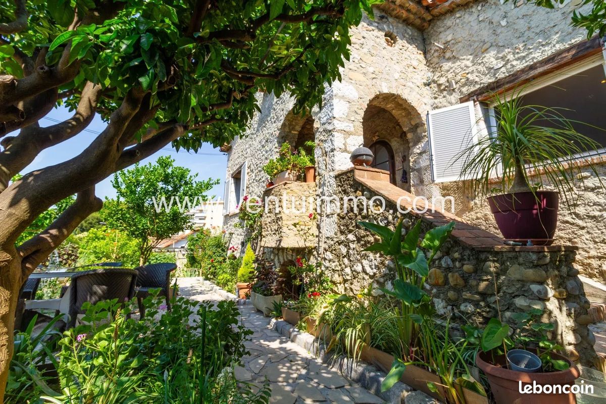 Maison 6 pièces 217 m² · à Cagnes-sur-Mer · 217 m² · 953 951 €