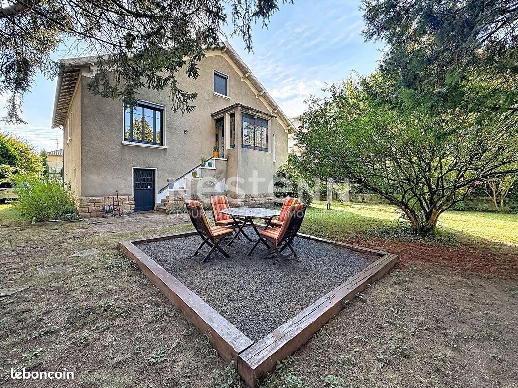 Maison 6 pièces 144 m² · à Bron · 144 m² · 785 000 €
