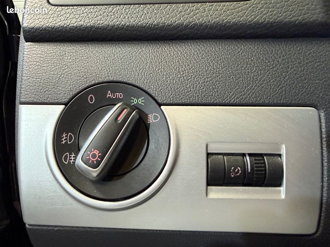 VOLKSWAGEN TRANSPORTER COMBI 2.0 BiTDI 180 FAP Court 9pl (image 22)