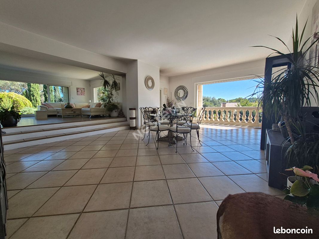 Maison 6 pièces 200 m² · à La Seyne-sur-Mer · 200 m² · 1 400 000 €