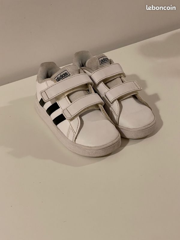 Basket Adidas blanche taille 24 (image 3)