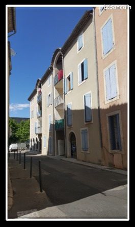 Appartement 3 pièces 80 m² · à Pont-Saint-Esprit · 80 m² · 528 €