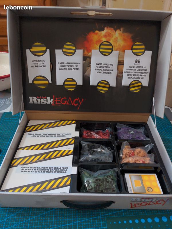 Jeu RISK Legacy (image 3)