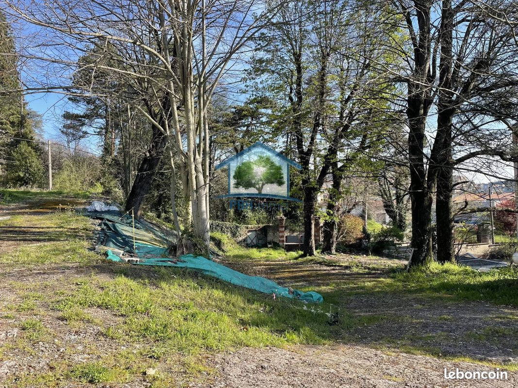 Terrain 1 pièce 2000 m² · à Saint-Chamond · 2 000 m² · 211 000 €