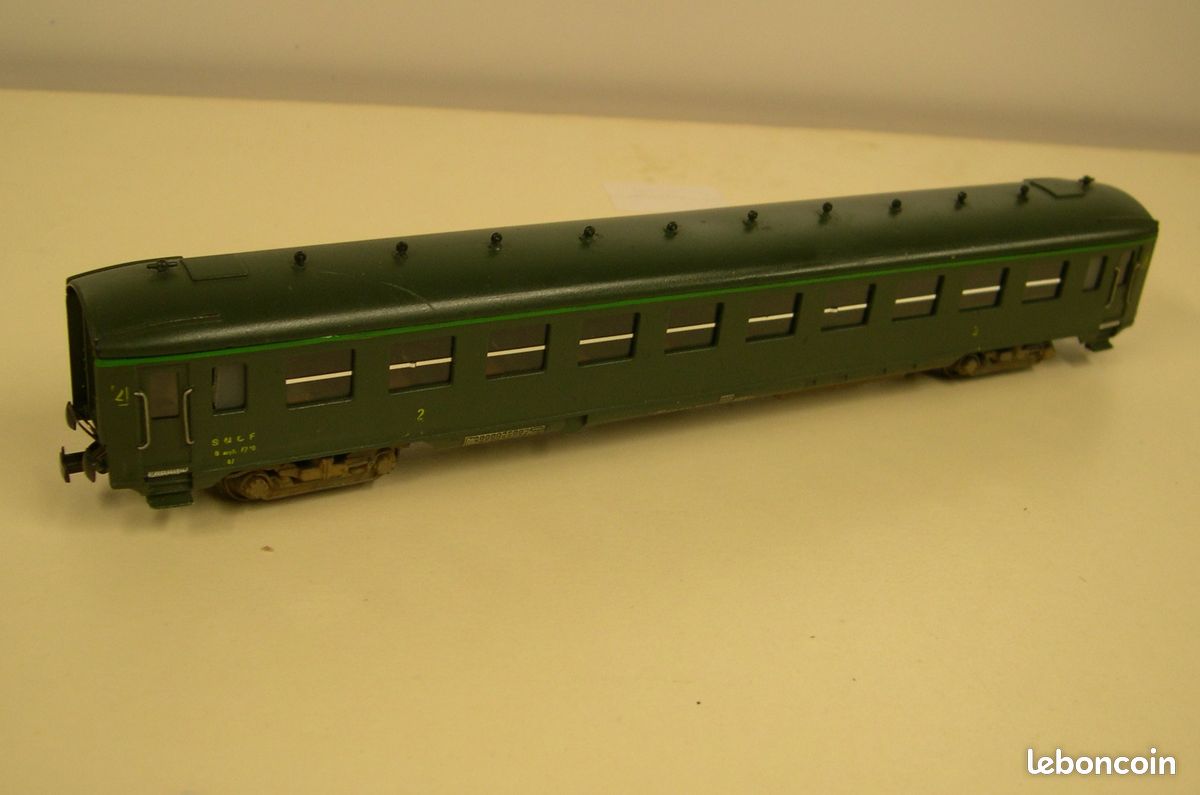 V122 - Voiture 2eme classe SNCF JEP HO (image 1)