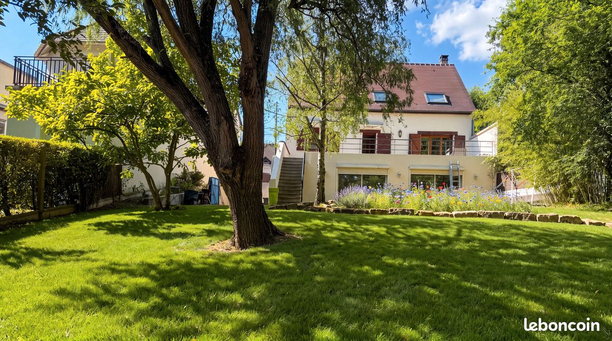 Maison 7 pièces 180 m² · à Neuilly-Plaisance · 180 m² · 890 000 €