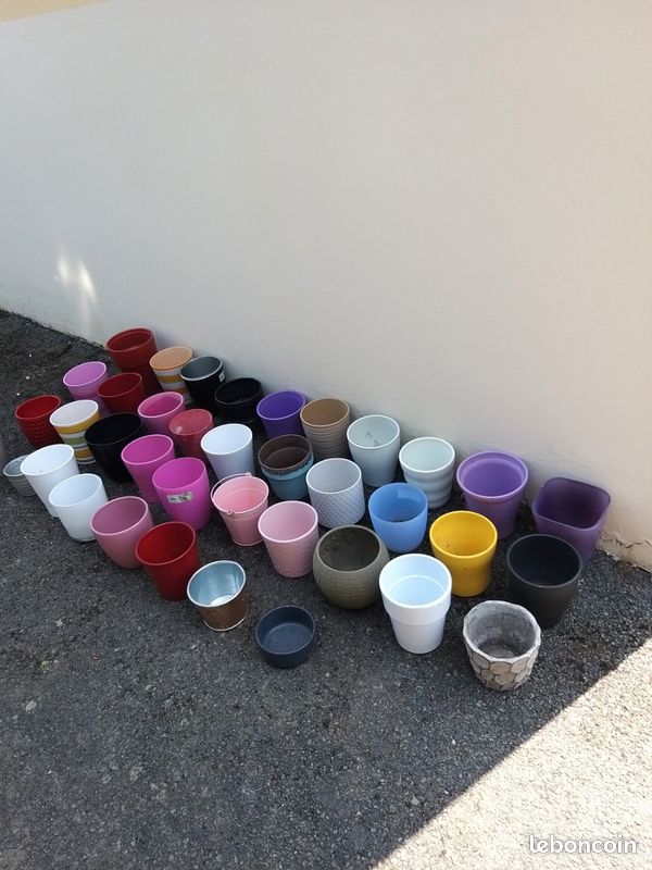 Pots (image 1)