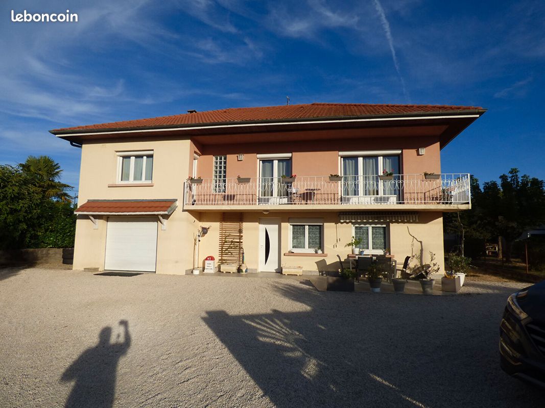 Maison 6 pièces 175 m² · à Saint-Trivier-de-Courtes · 175 m² · 249 000 €