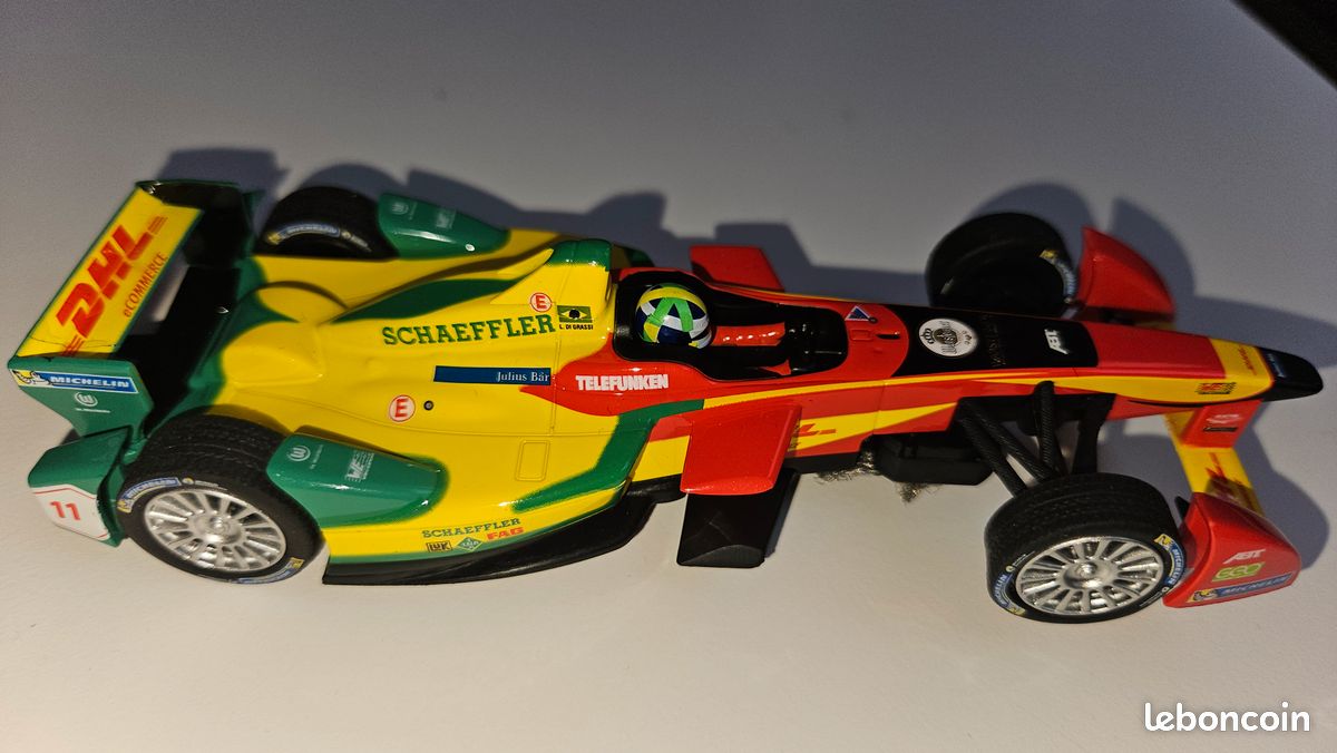 SLOT CAR 1/32 Formule 1 Elec (image 1)