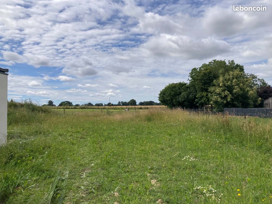 Terrain constructible · à Étrelles · 65 000 €
