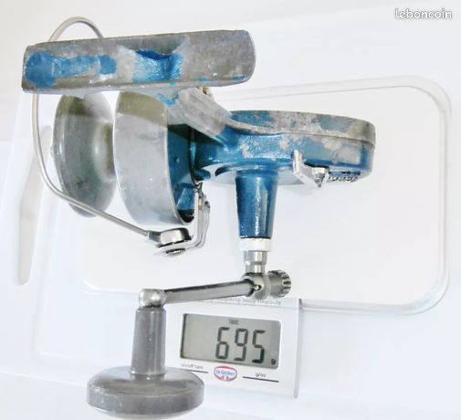 Gros moulinet mitchell modele 496 ancien - bien connu des specialistes avec sa bobine en cloche pour la peche au gros – verifie graisse – parfait etat fonctionnel - il a vecu