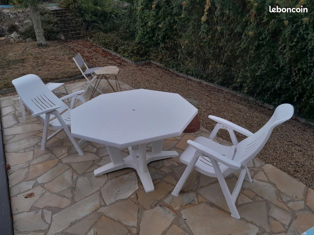 Table à manger d'extérieur (image 1)